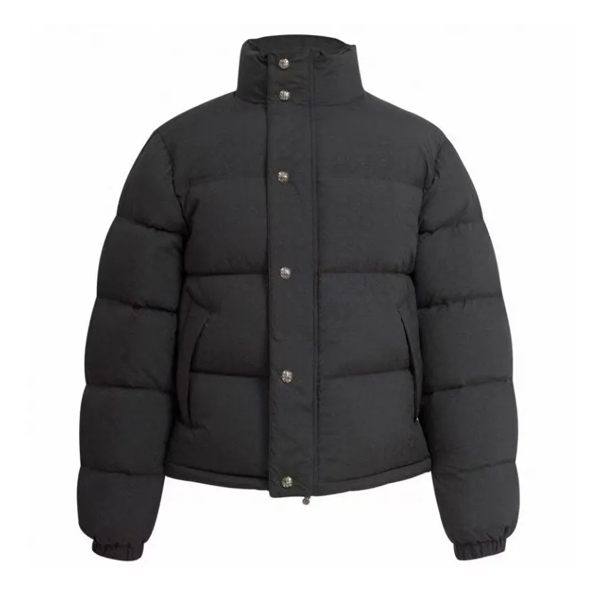 🅿️1100 [Exclusive supply] CH Crow heart dark pattern jacquard down jacket. High-quality and evenly filled down. The down filling is full and even, ensuring good thermal insulation performance. Made of 90% white duck down, the fabric adopts a unique dark pattern jacquard process, which makes the fabric visually present a rich layering and three-dimensional effect, which is both beautiful and fashionable. Use high-quality fabrics, special fabrics that are waterproof, stain-proof and breathable to ensure the practicality and comfort of the clothes. Paying attention to details, the sewing is excellent, the stitches are even and fine, and there are no skipped stitches or missing stitches, showing a superb level of workmanship. The padded Cronic heart is a brand feature, and its dark pattern design increases the beauty of the clothing. Designs such as windproof cuffs and adjustable hems improve the convenience and comfort of wearing. Zippers, buttons and other hardware accessories are made of high-quality materials. The surface is smooth and burr-free, making it smooth to use and durable. Size:S-M-L-XL